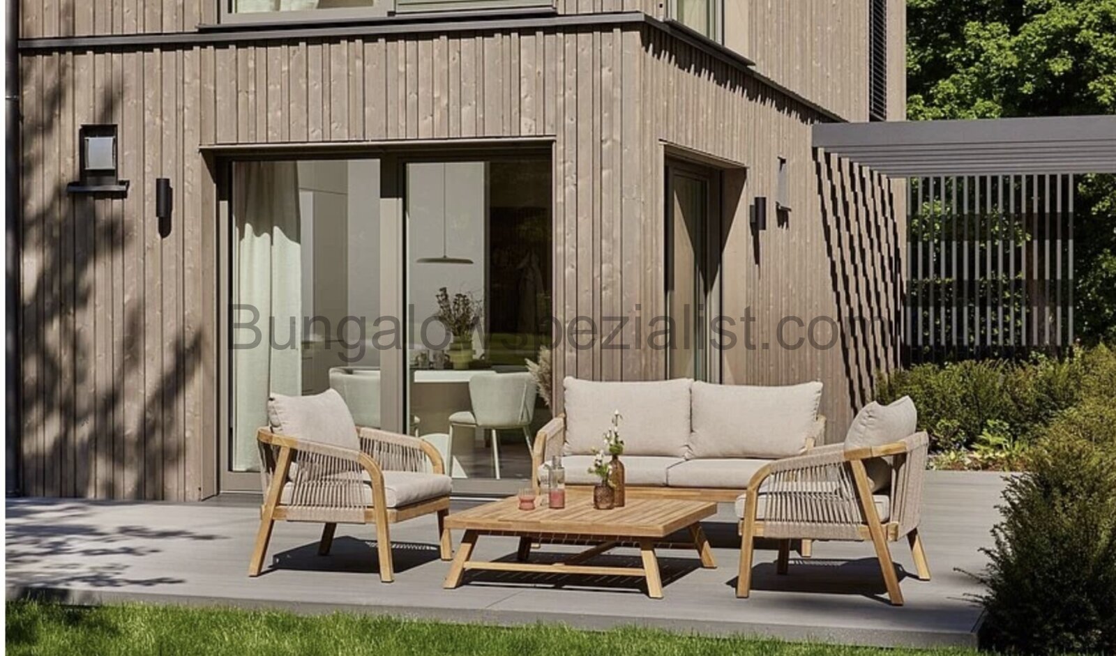 Hier ist die optimale Lösung für kleine oder schmale Grundstücke PV- Anlage / FB / WP Schlüsself. 