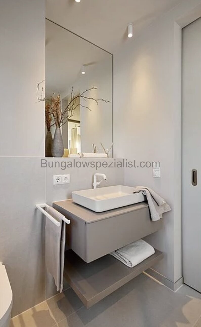 Hier ist die optimale Lösung für kleine oder schmale Grundstücke PV- Anlage / FB / WP Schlüsself. 