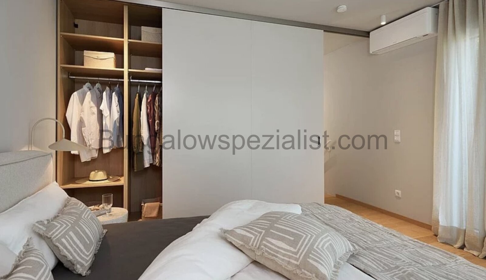 Hier ist die optimale Lösung für kleine oder schmale Grundstücke PV- Anlage / FB / WP Schlüsself. 