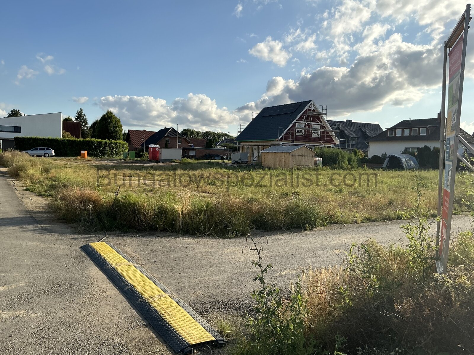 Monatliche Finanzierungsrate 854,-- incl.Fördermittel Bungalow DHH 50 qm mit Grundst. in Hille, aus unserer EASY- HOME- SERIE mit PV